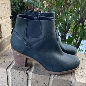 Clarks Black Sashlin Leather Ankle Boots (new!)